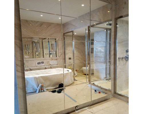 Зеркальное панно для ванной комнаты из прямоугольной плитки